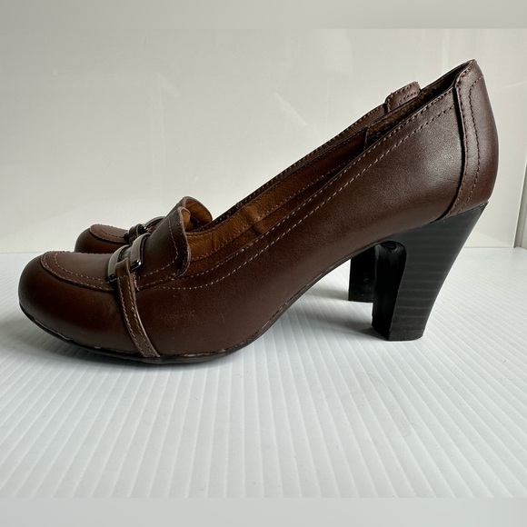 SoftShoe by Medicus Brown Heels Pumps with Buckle Snakeskin Accent Size 8 - Picture 6 of 10